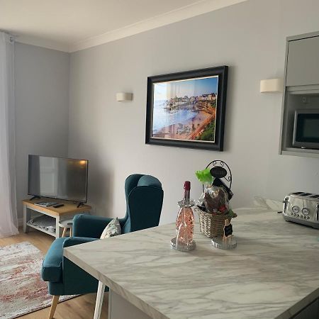 Beautiful Flat With Harbour Views Tenby Eksteriør billede