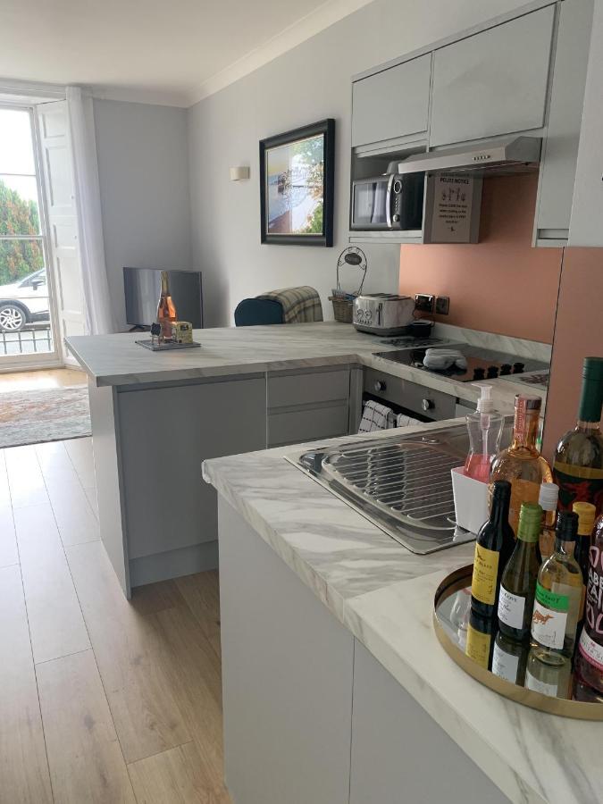 Beautiful Flat With Harbour Views Tenby Eksteriør billede