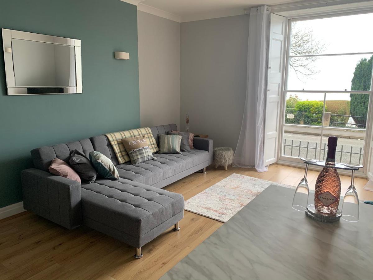 Beautiful Flat With Harbour Views Tenby Eksteriør billede
