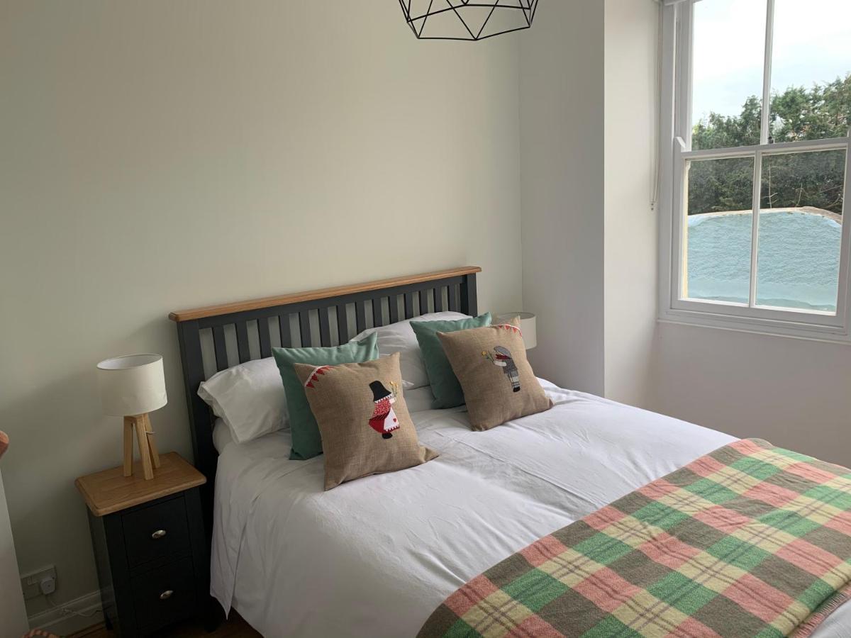 Beautiful Flat With Harbour Views Tenby Eksteriør billede