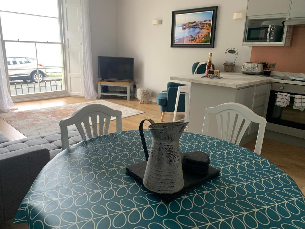 Beautiful Flat With Harbour Views Tenby Eksteriør billede