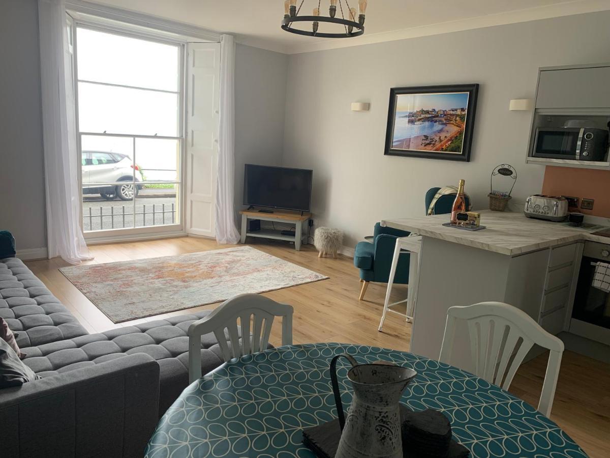 Beautiful Flat With Harbour Views Tenby Eksteriør billede