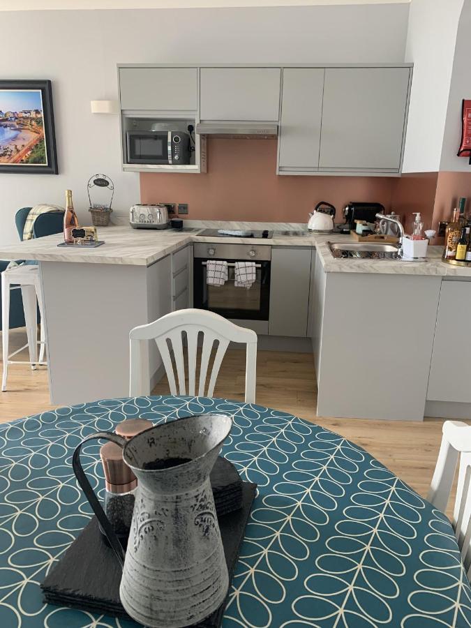 Beautiful Flat With Harbour Views Tenby Eksteriør billede