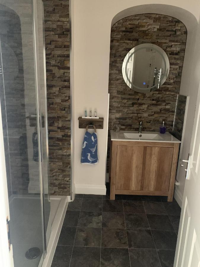 Beautiful Flat With Harbour Views Tenby Eksteriør billede